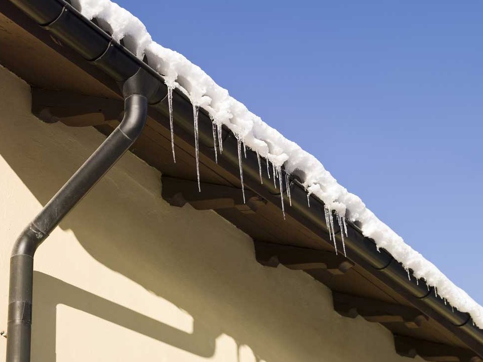 ice dam formation in gutters